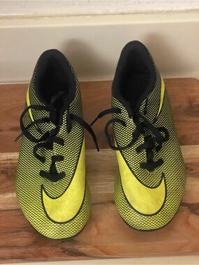 Nike Boys Soccer Cleats Yellow and Black Athletic Trainers